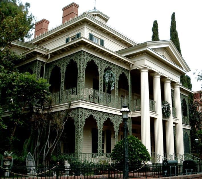 Essential Oil Blends that smell like a Disney Vacation 8 Haunted mansion