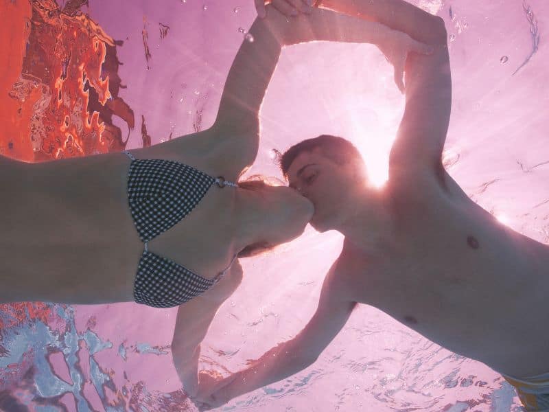 Underwater kiss