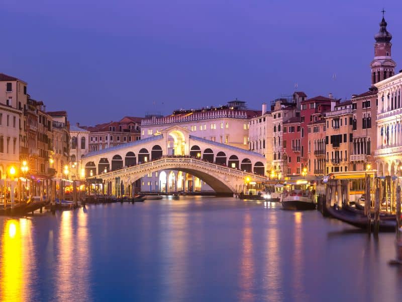 Venice Italy Cruise Port Guide: Everything You Need to Know 10 Rialto Bridge at night