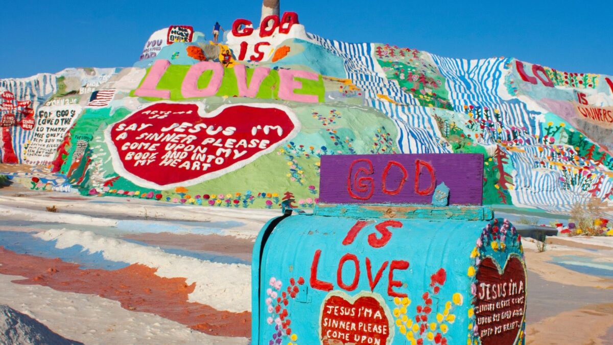 10 Eye-Popping US Roadside Attractions You Need to See! 8 Salvation Mountain