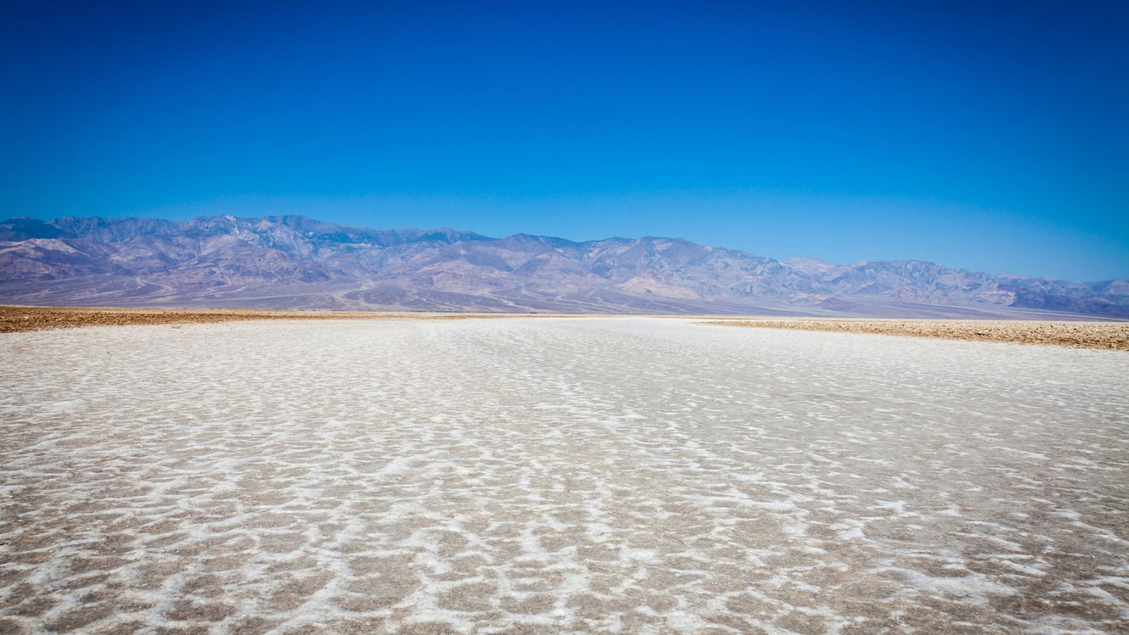 10 Breathtaking National Parks That Stay Warm During The Winter 17 Death Valley Badwater Basin