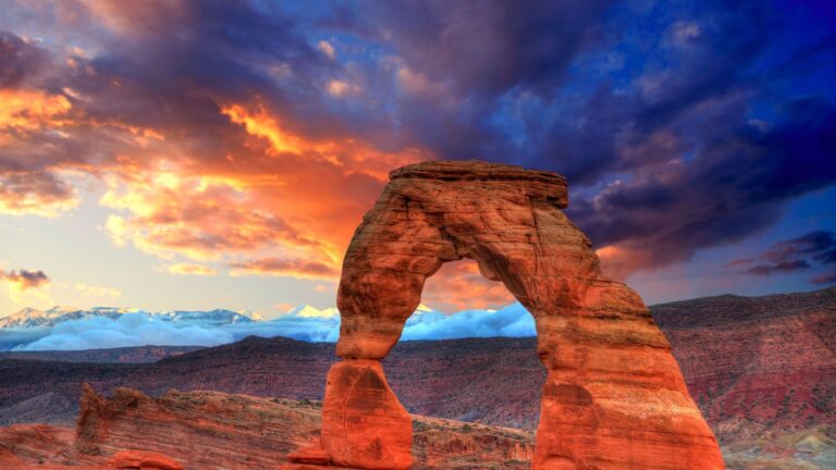 Delicate Arch under a cloudy sky
