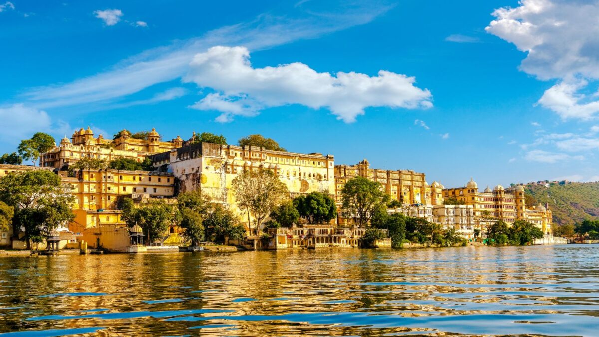 20 Breathtaking Lakes That Are True Natural Wonders! 9 he sunlit City Palace of Udaipur looms over the serene waters of Lake Pichola, reflecting the grandeur of Rajasthani architecture.