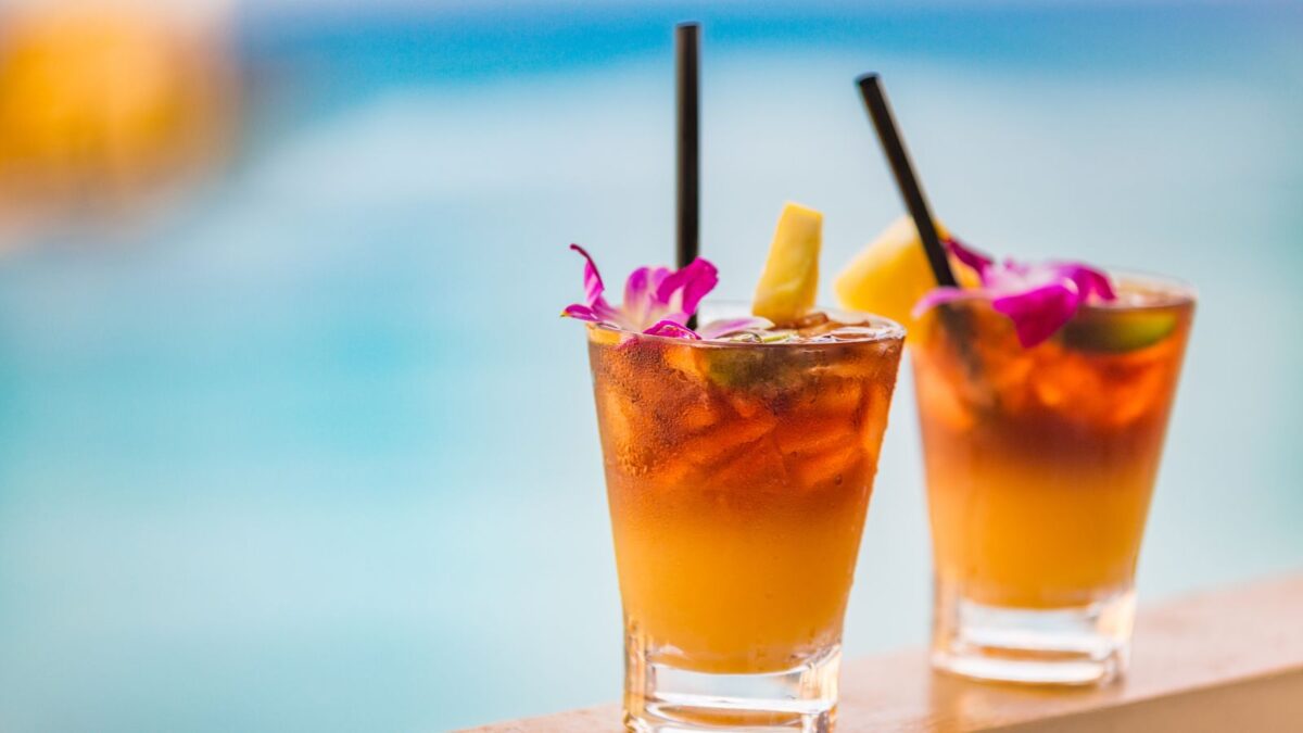 The Top 10 Bars You Need to Check Out in Nassau! 4 drinks 1