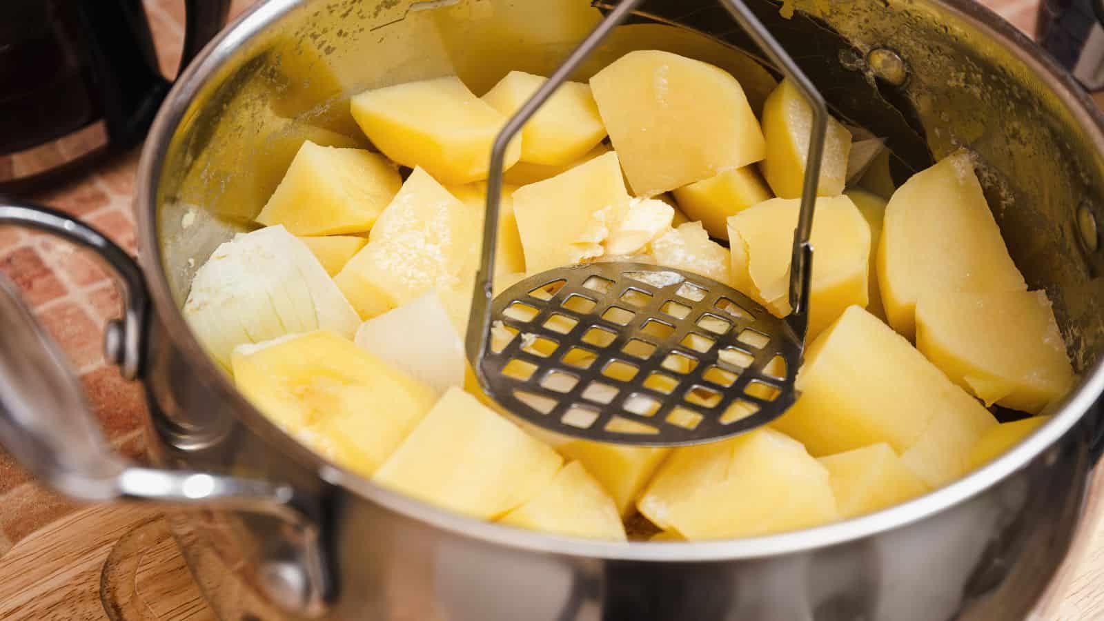 12 Items In The Kitchen That You Should Get Rid Of ASAP