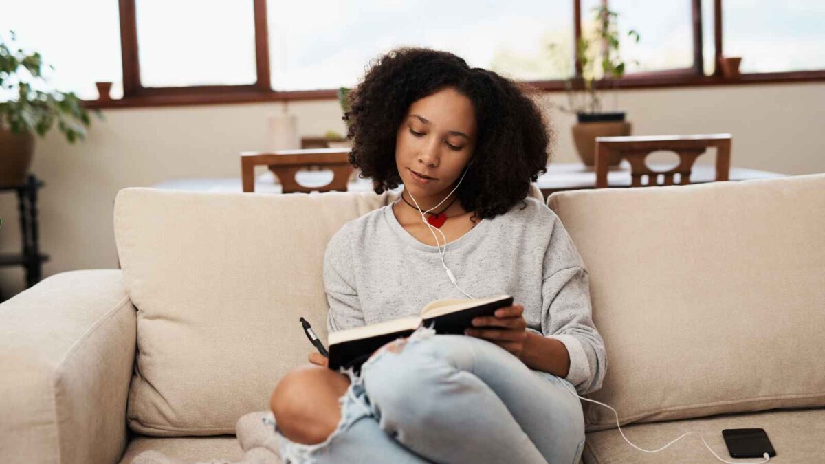 Habits of People Who Never (or Rarely) Get Anxious, According to Therapists