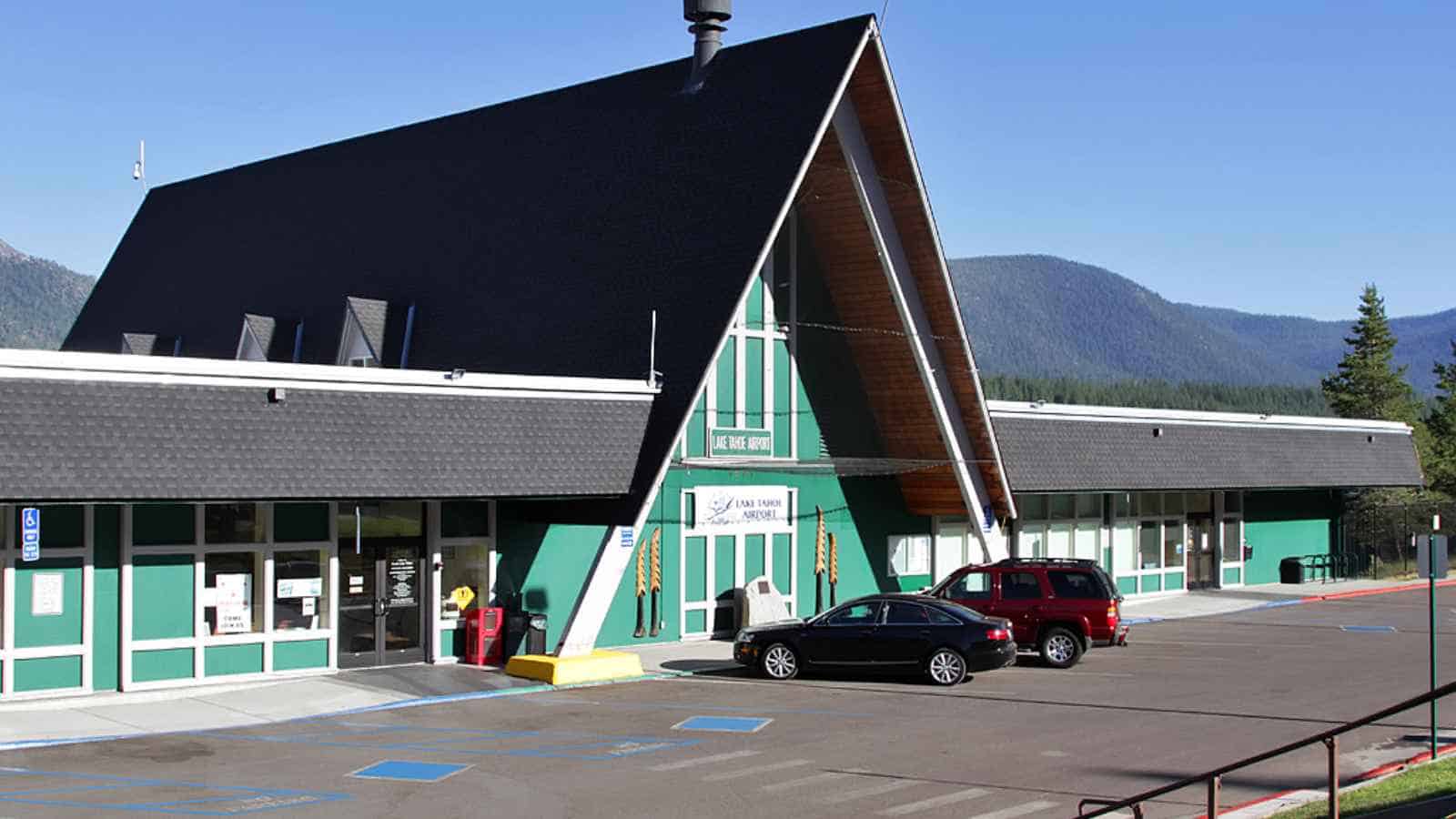 15 Best Tiny Airports in The United States That Prove Size Doesn't Matter 17 Best Tiny Airports in The United States That Prove Size Doesn't Matter