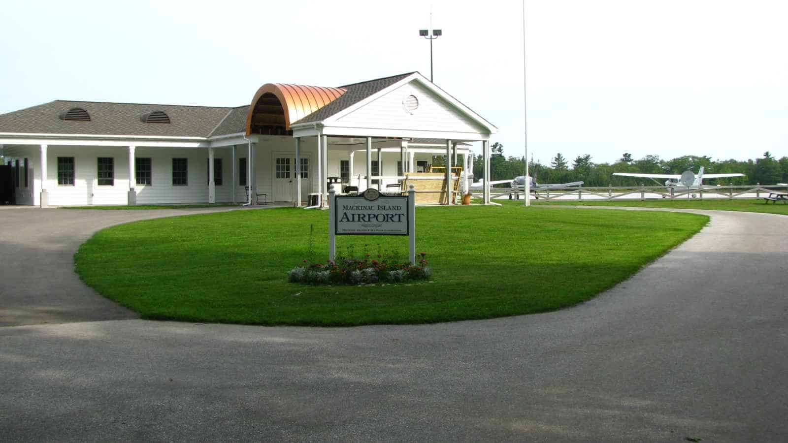 15 Best Tiny Airports in The United States That Prove Size Doesn't Matter 3 Best Tiny Airports in The United States That Prove Size Doesn't Matter