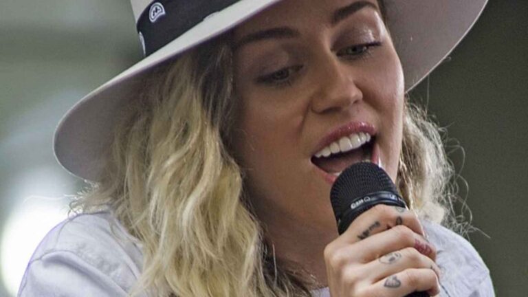 12 Celebrities Who Regret Their Careers Despite Their Outstanding Success