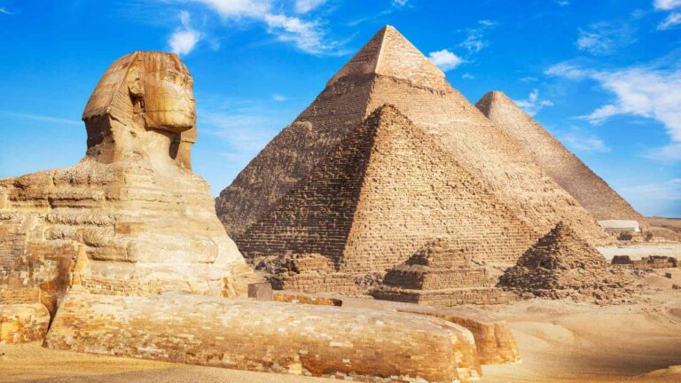 10 Worst Tourist Traps in the World According to the Internet