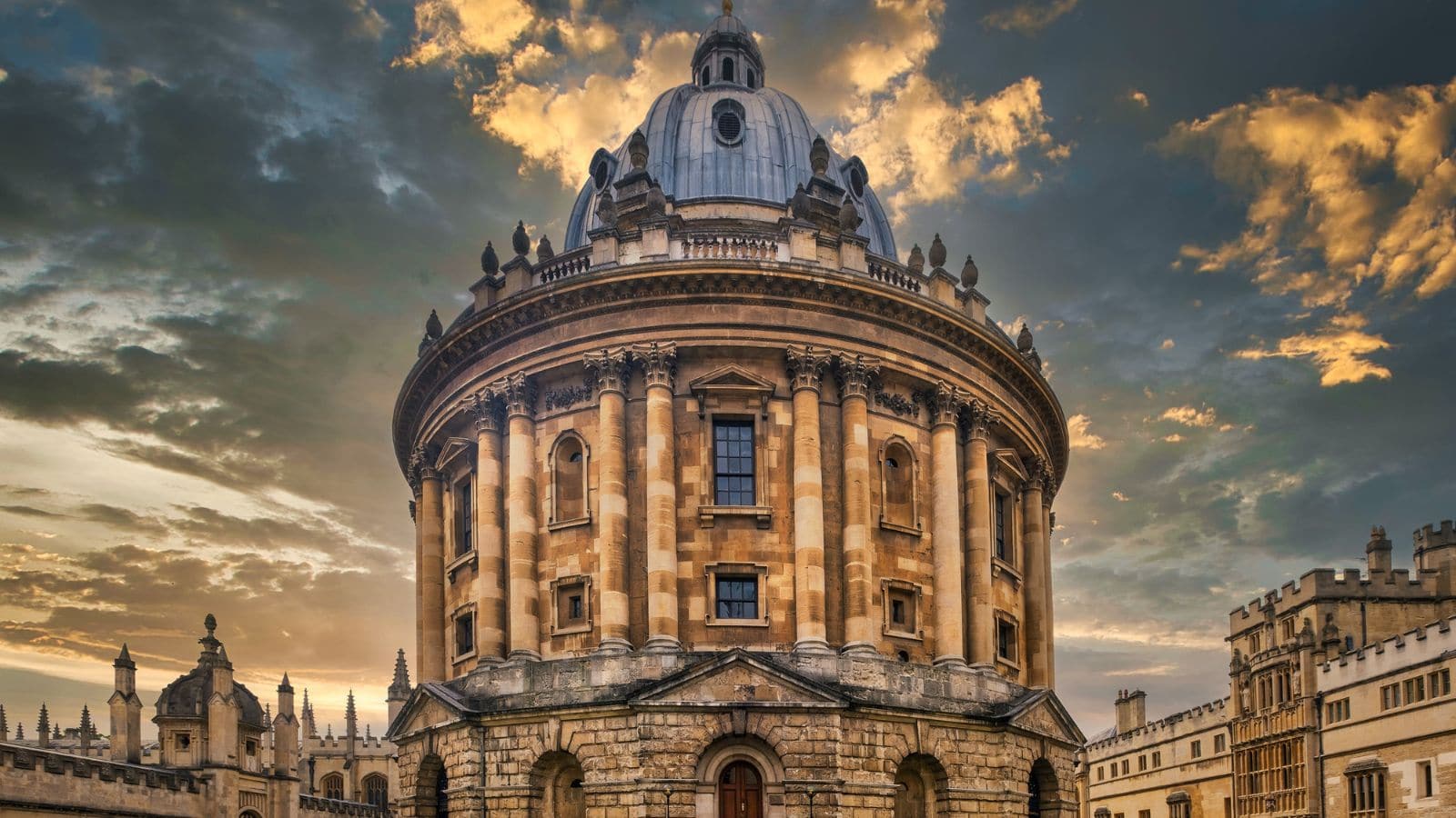 18 of the World’s Oldest Libraries and The Stories They Tell 19 Bodleian