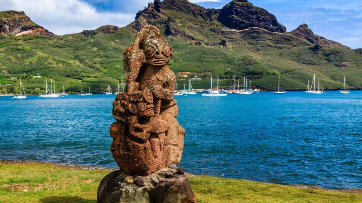 16 Survivor Locations that Would Actually Make Super Cool Vacation Destinations 5 A statue near the coast in French Polynesia.