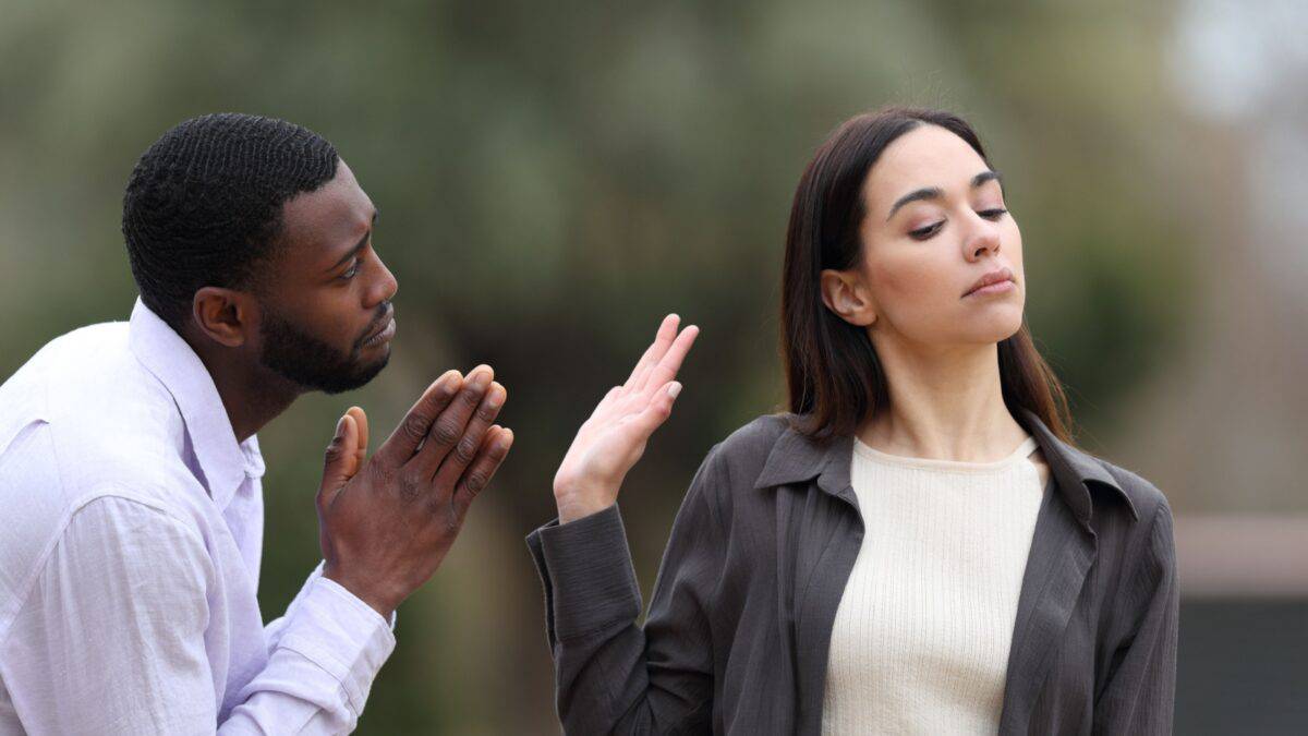 A guy asking for forgiveness to the woman.