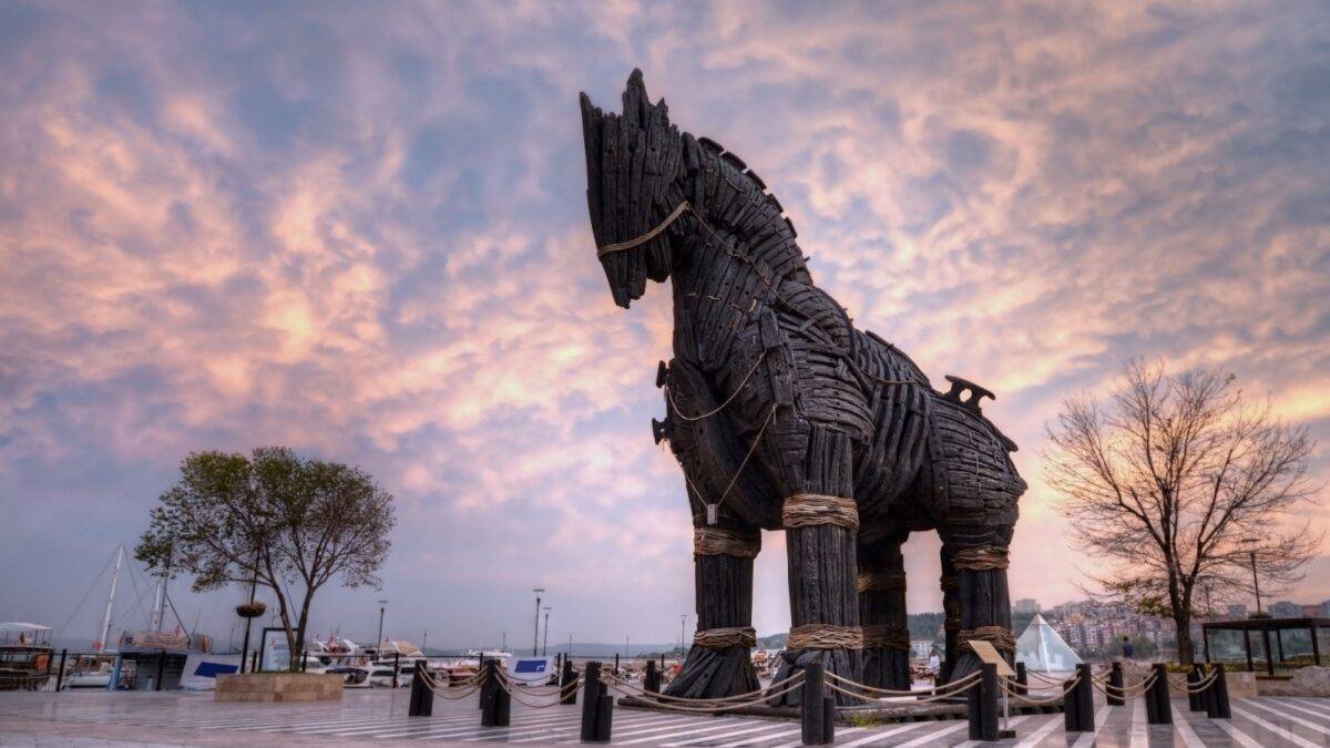 15 Lost Cities Of The Ancient World You Can Visit 6 Trojan Horse