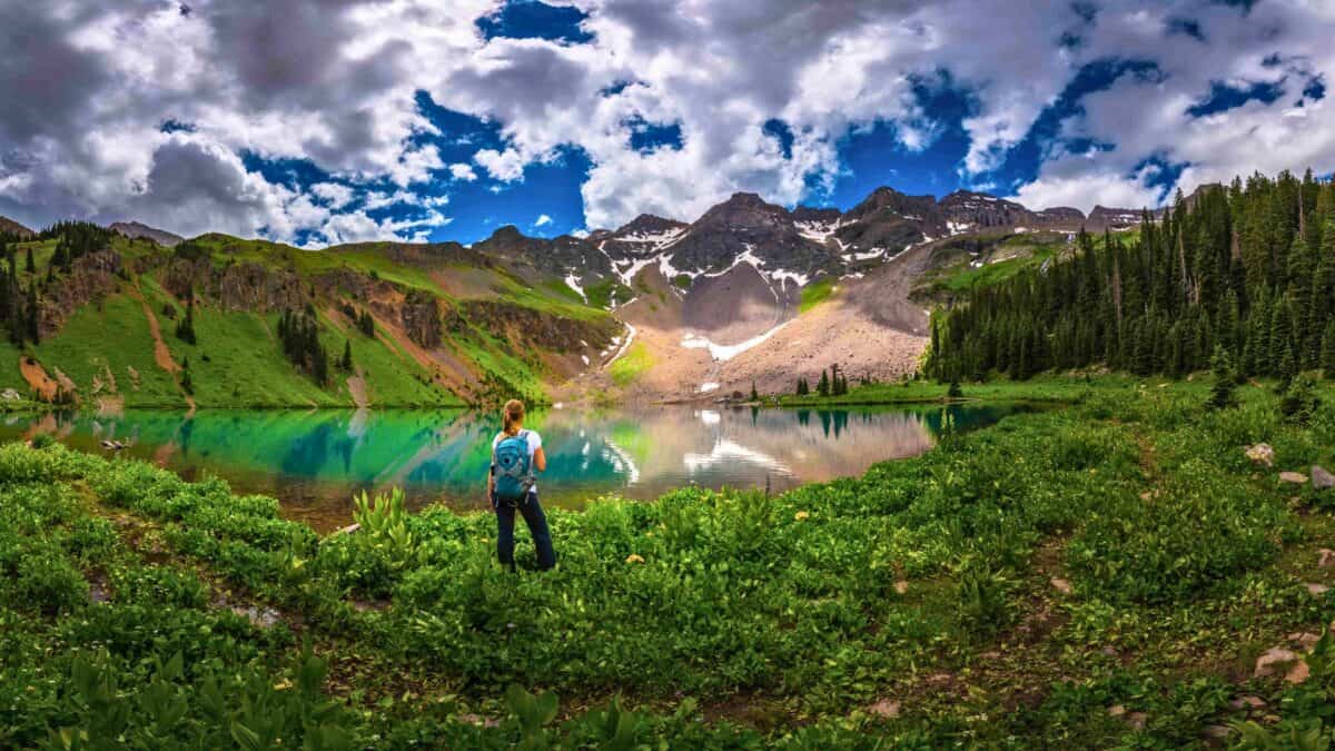 A woman hiking in the Blue Lake Trail Central Washington.