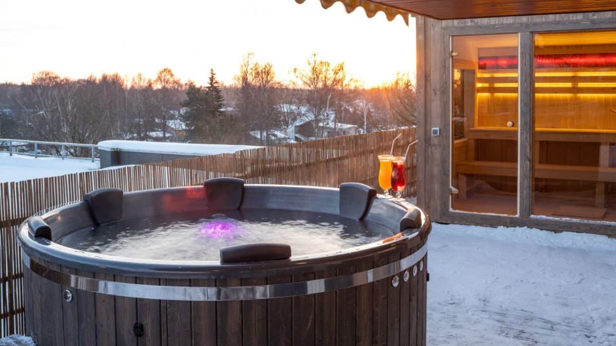 23 Reasons We Love Banff In The Winter 18 hot tub